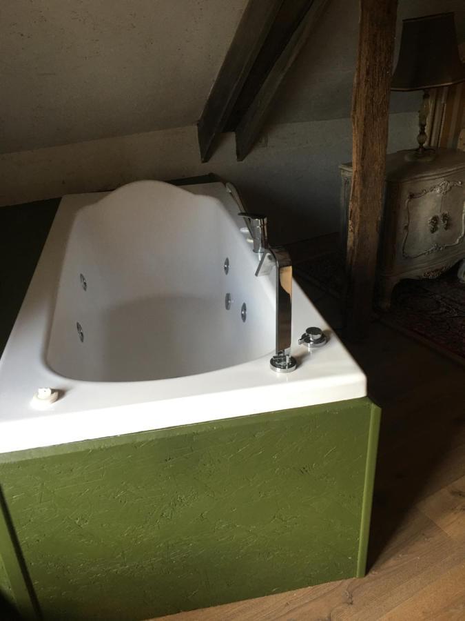 Le Moulin A Huile Panzió Vailhourles Kültér fotó