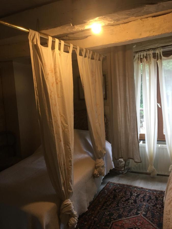 Le Moulin A Huile Panzió Vailhourles Kültér fotó