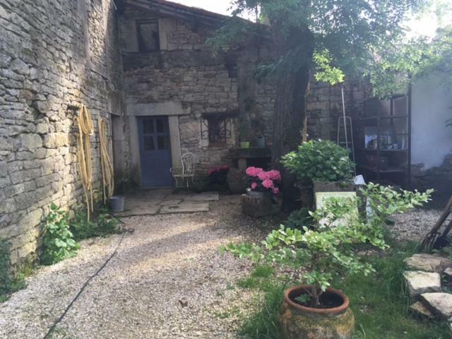Le Moulin A Huile Panzió Vailhourles Kültér fotó