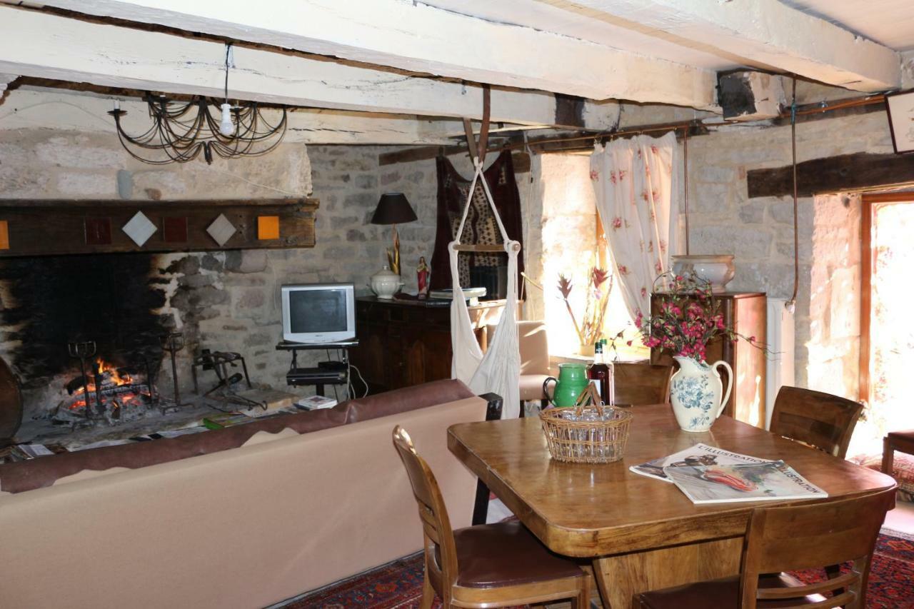 Le Moulin A Huile Panzió Vailhourles Kültér fotó
