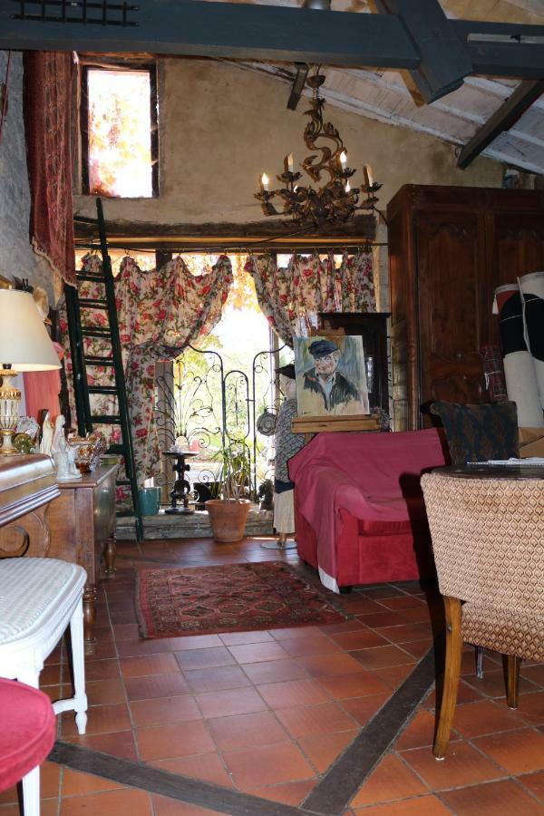 Le Moulin A Huile Panzió Vailhourles Kültér fotó
