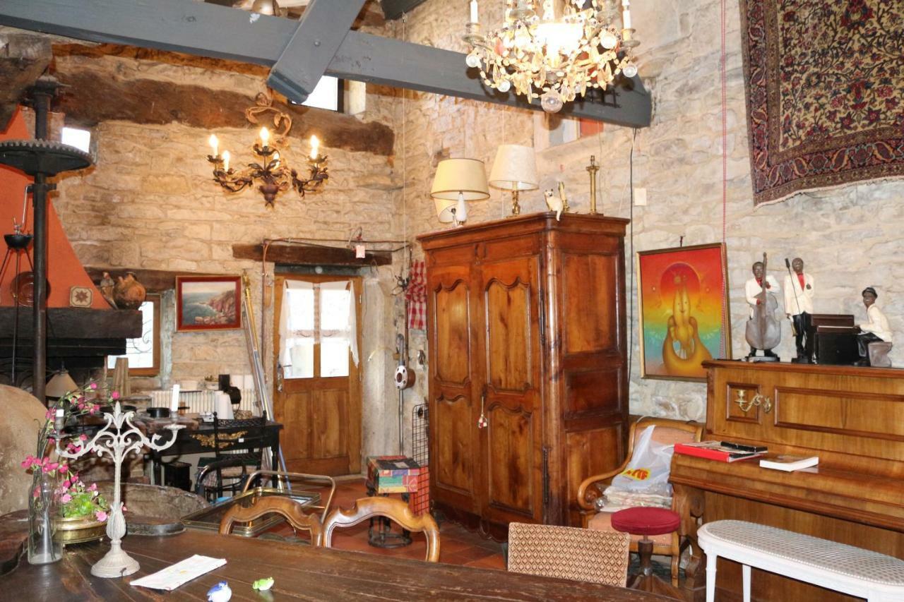 Le Moulin A Huile Panzió Vailhourles Kültér fotó
